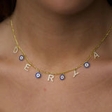 Halskette mit Zirkoniabuchstaben und Nazar